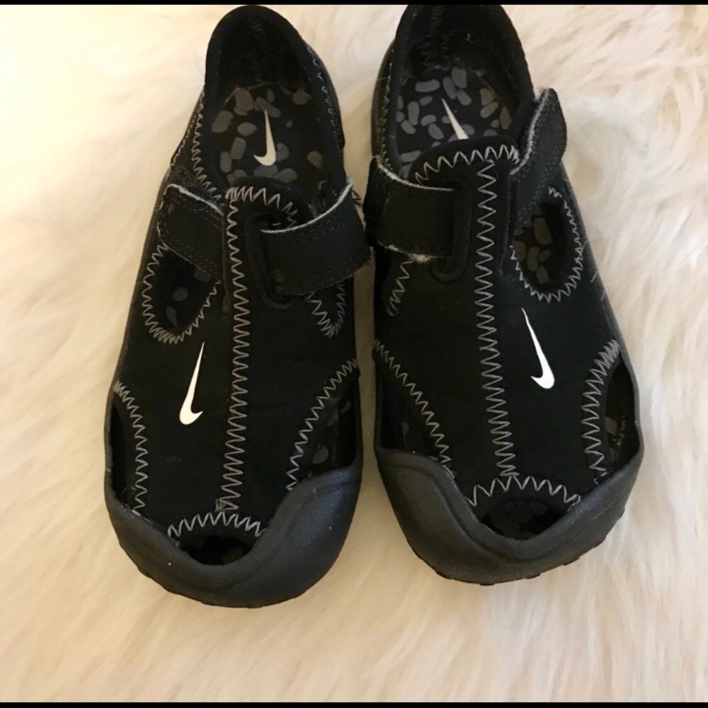 Nike toddler boy sandals size 9